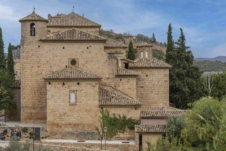 Huesca - Alquézar 31 - iglesia de San Miguel.jpg